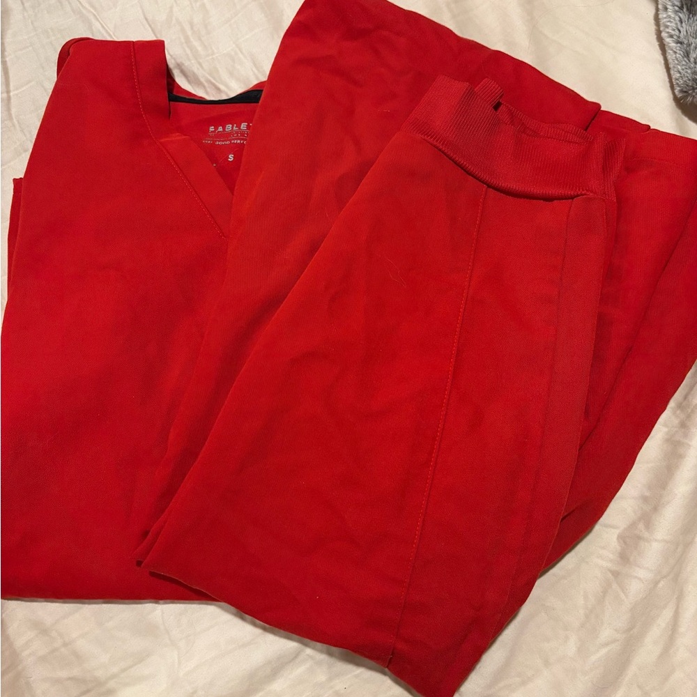 Fabletics scrub set